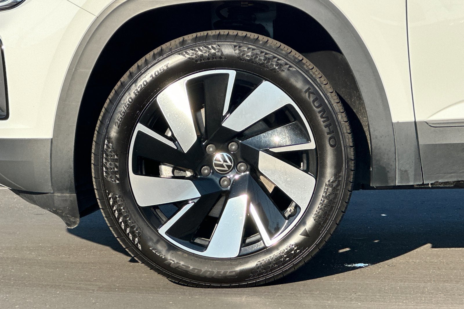 Used 2025 Volkswagen Atlas Cross Sport SE image 26