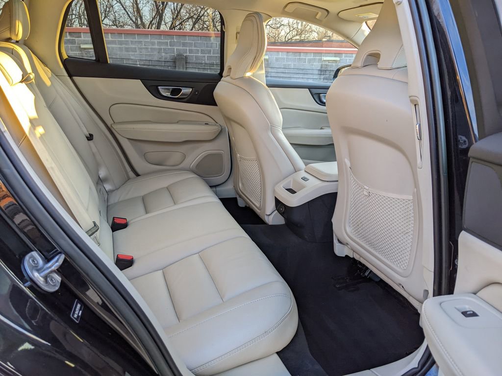 Certified 2023 Volvo V60 B5 Cross Country Plus w/ Climate Package image 25