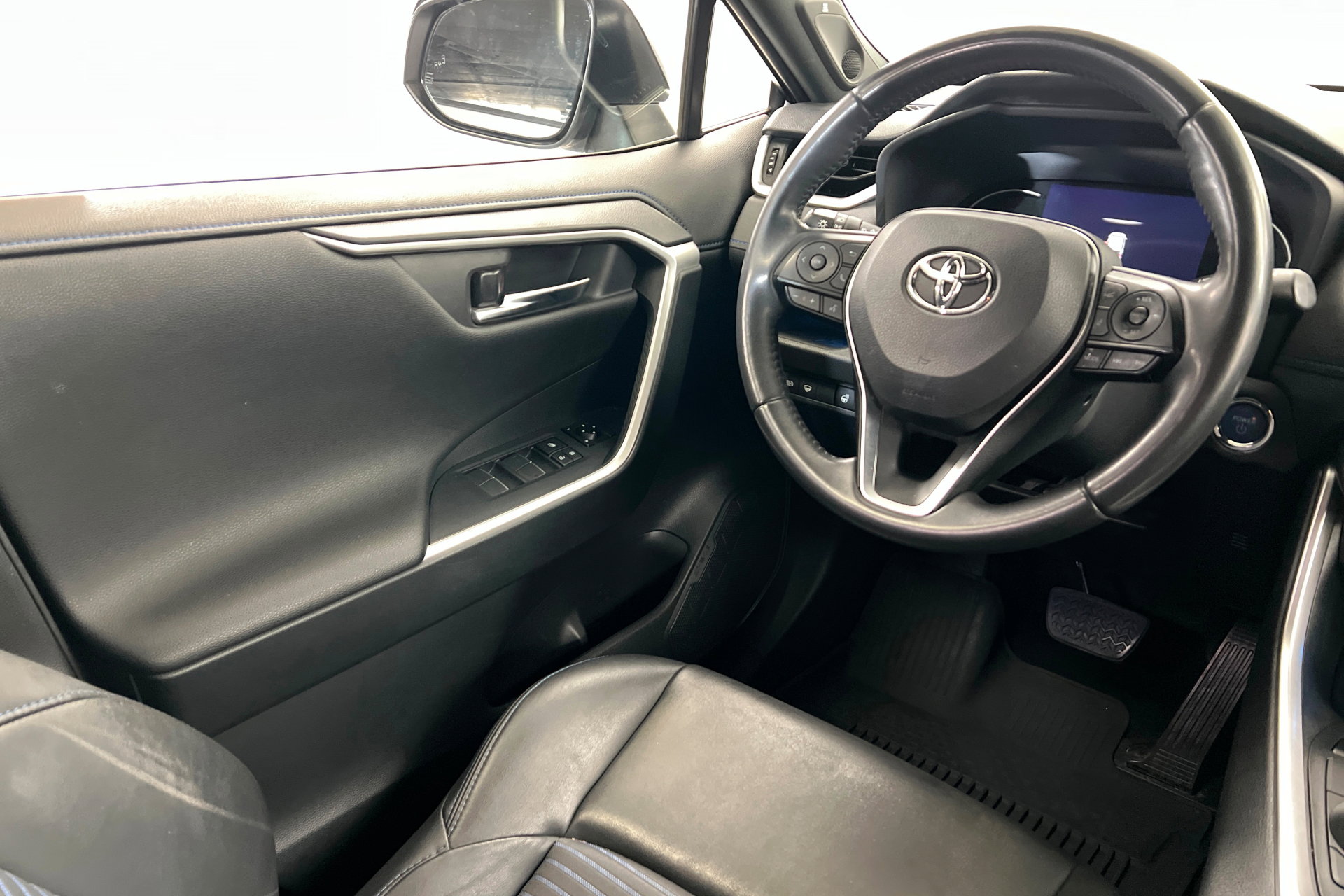 Used 2021 Toyota RAV4 XSE AWD/4WD image 12
