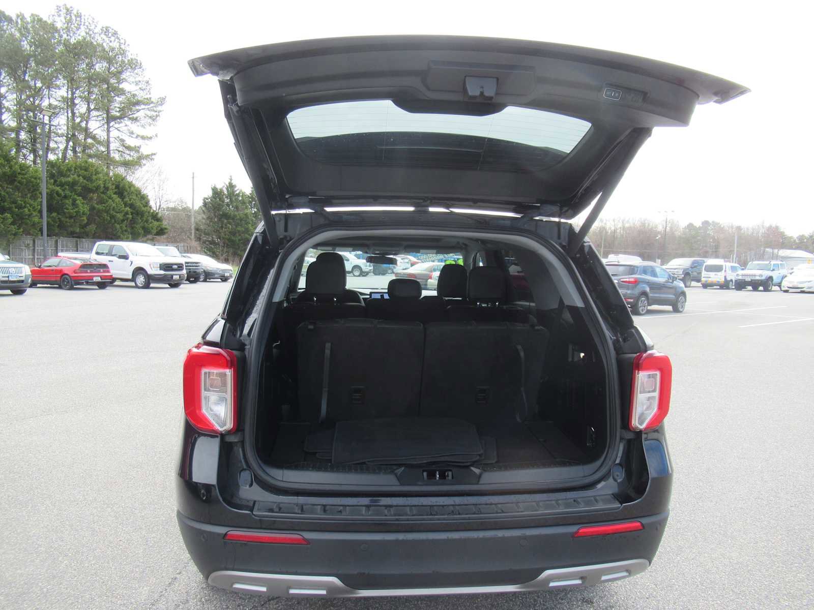 Used 2022 Ford Explorer XLT w/ Equipment Group 202A image 18