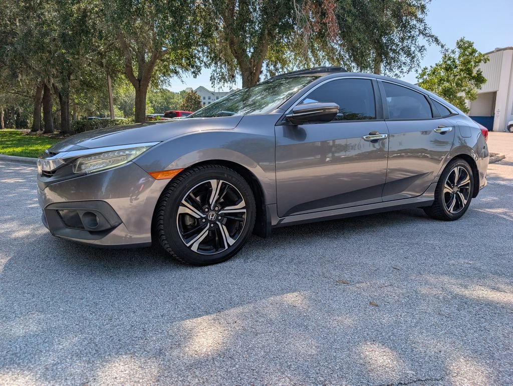 Used 2017 Honda Civic Touring image 3