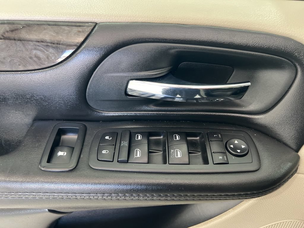 Used 2020 Dodge Grand Caravan SE w/ UConnect Hands-Free Group FWD image 18