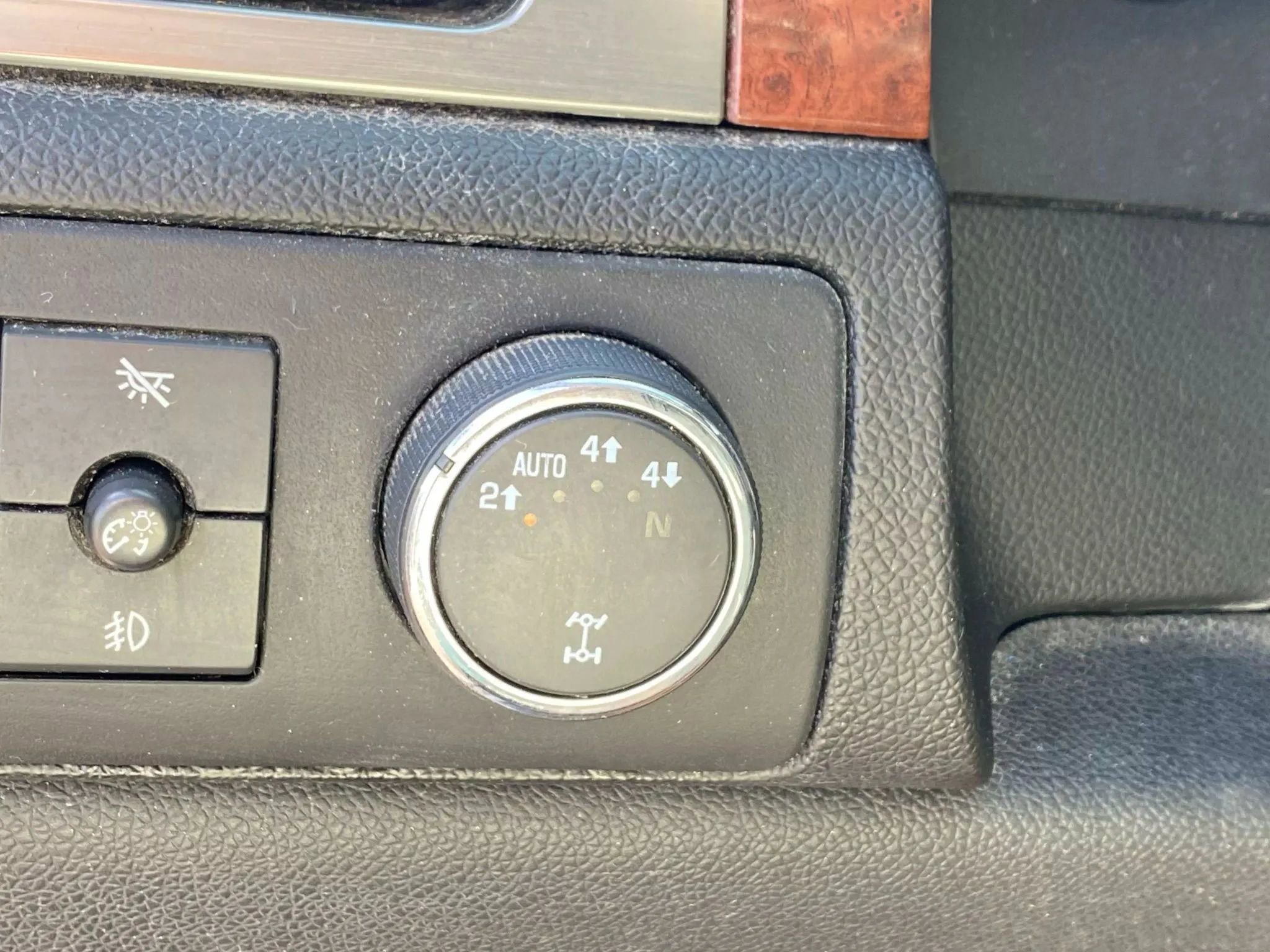 Used 2007 Chevrolet Suburban LT w/ LT Preferred Equipment Group image 17