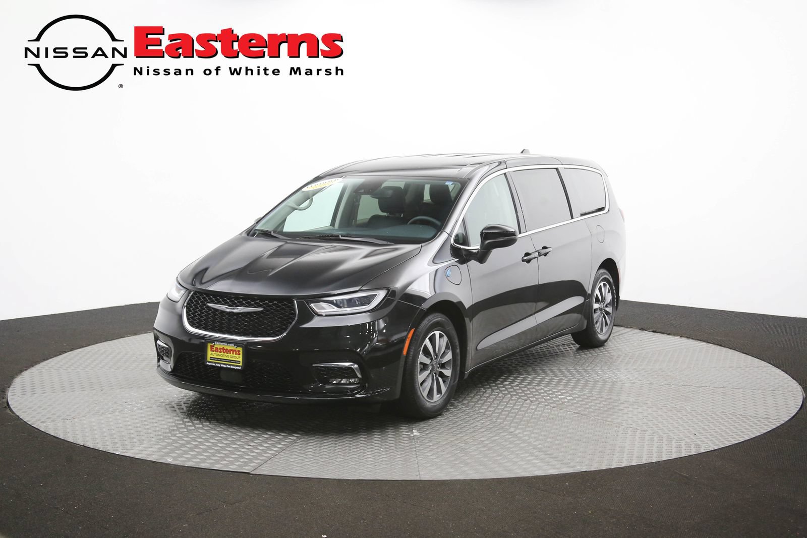 Used 2023 Chrysler Pacifica Touring-L FWD image 57