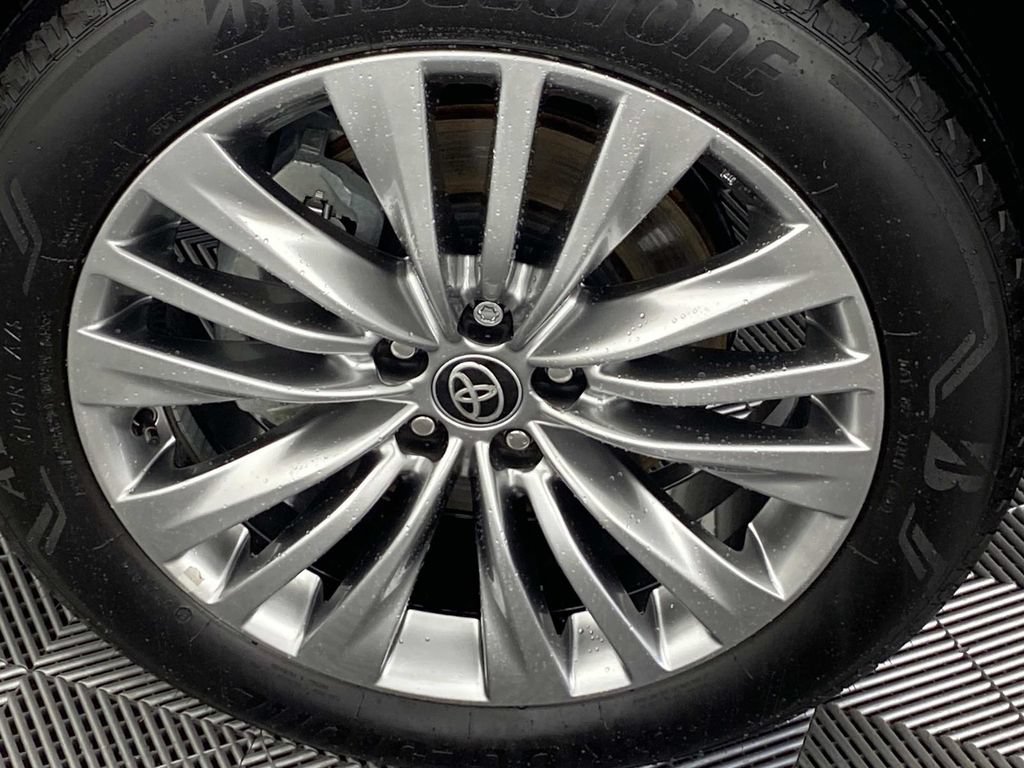Used 2026 Toyota Highlander Platinum AWD/4WD image 29