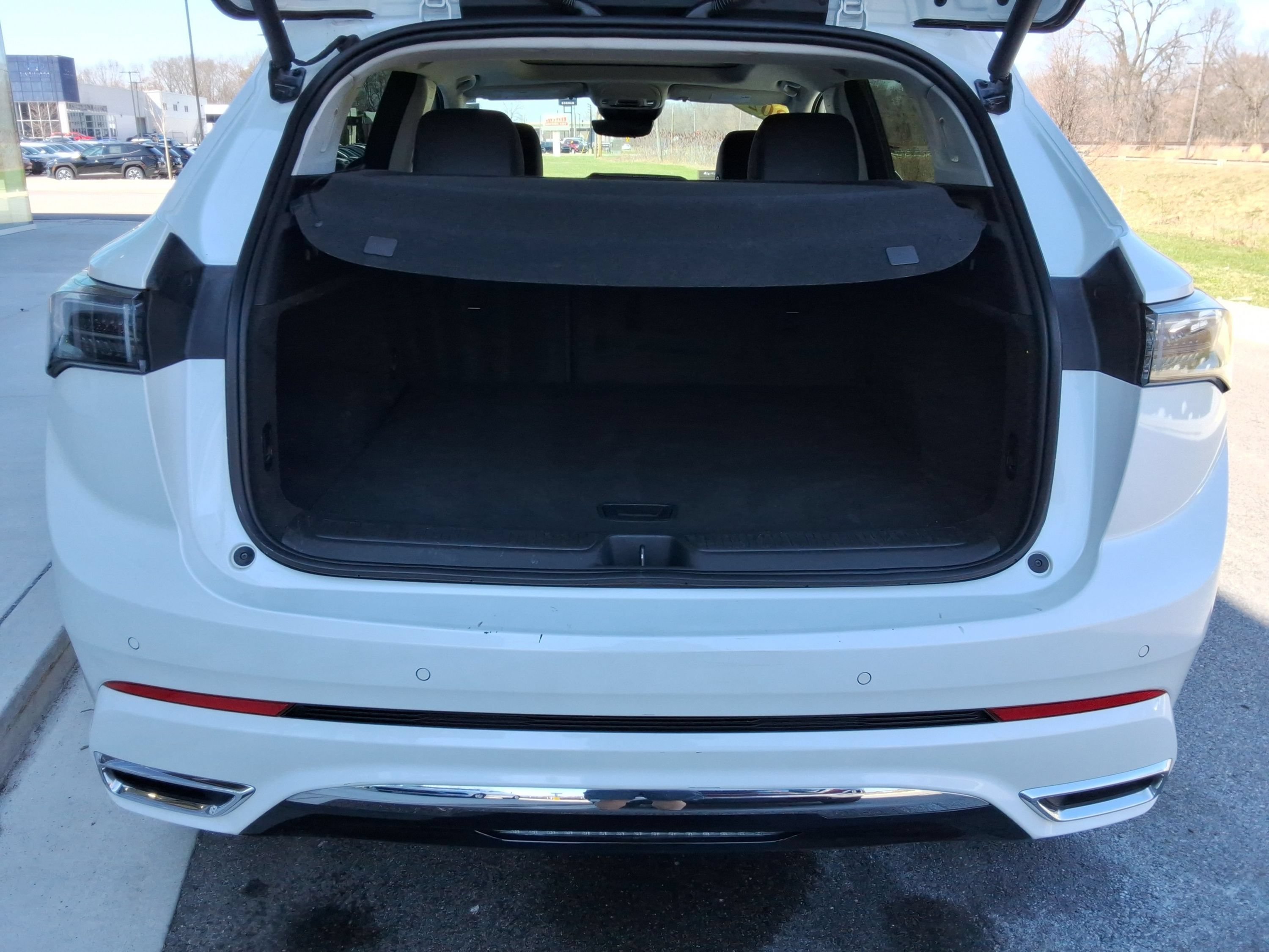 Used 2024 Buick Envision Avenir AWD/4WD image 32