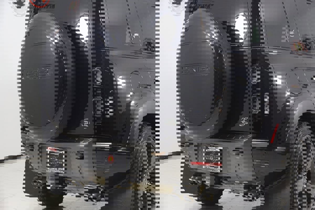 Used 2023 Land Rover Defender 110 V8 image 43