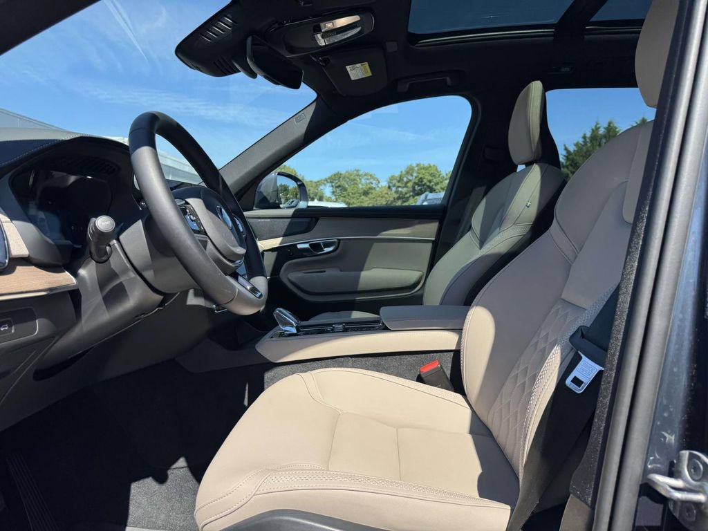Used 2026 Volvo XC90 B6 Plus w/ Protection Package Premier AWD/4WD image 13