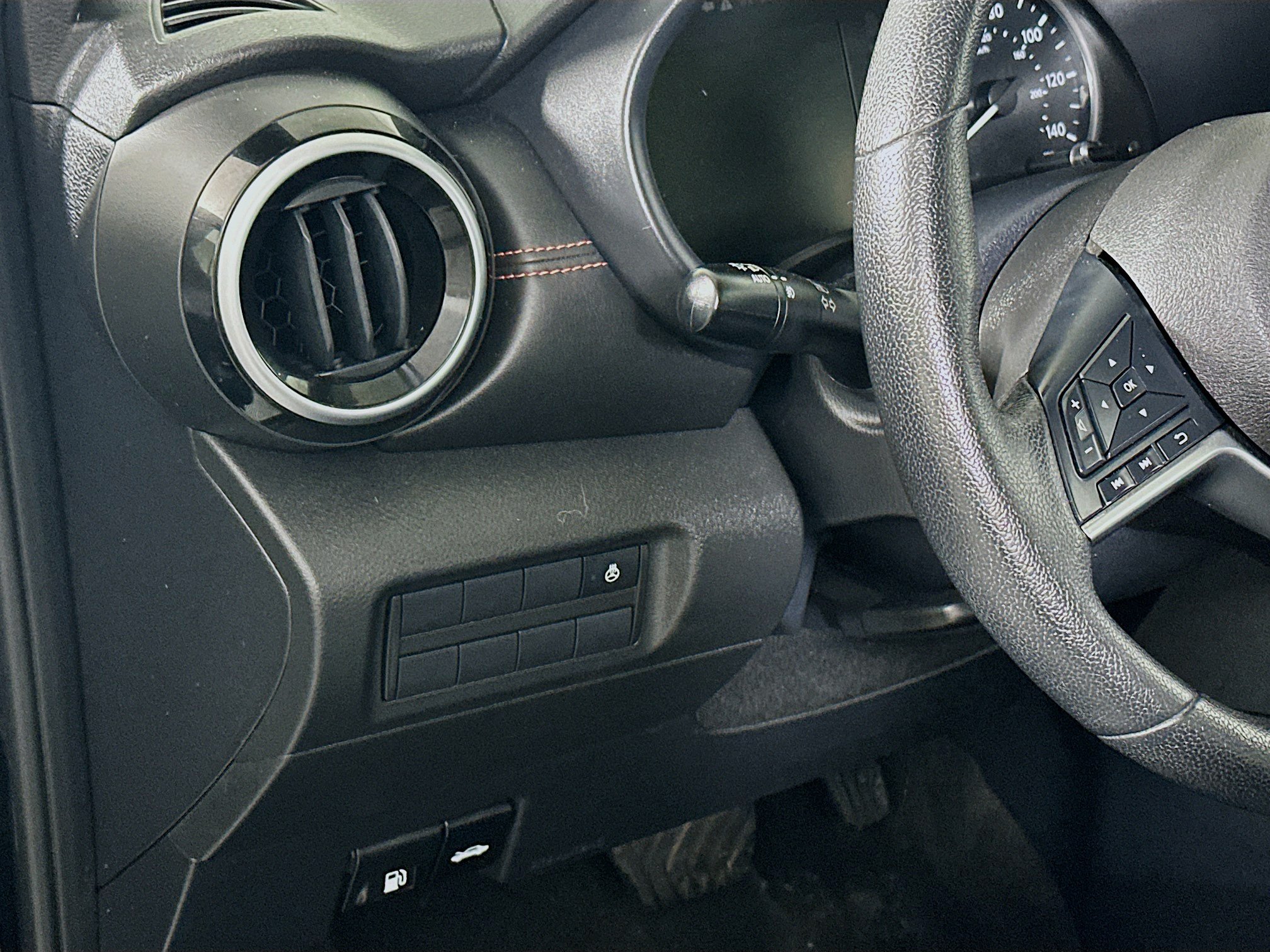 Used 2023 Nissan Kicks SR w/ SR Premium Package FWD image 16
