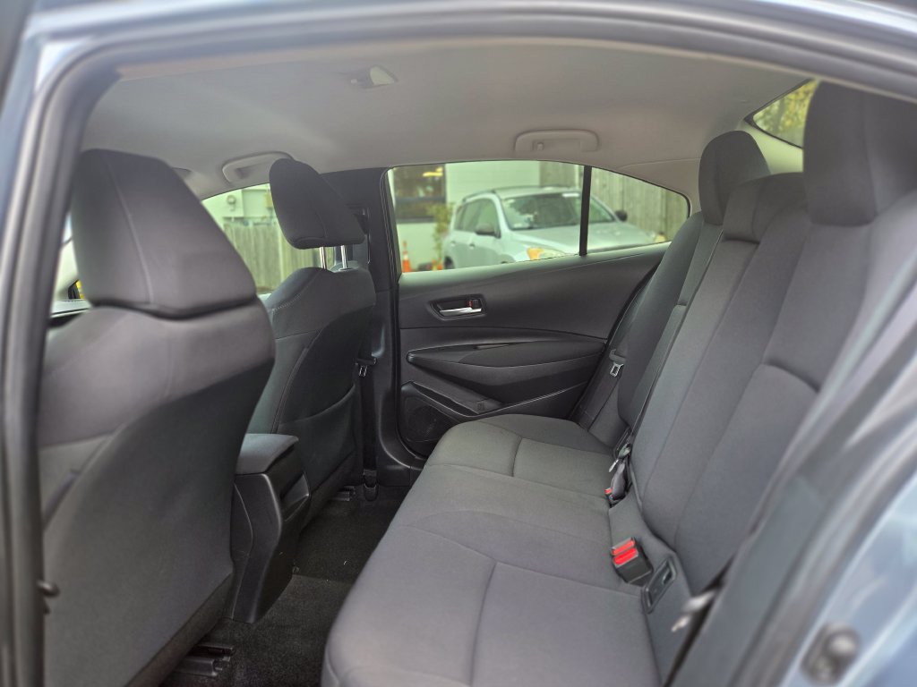 Used 2021 Toyota Corolla LE w/ Carpet Mat Package (TMS) FWD image 21