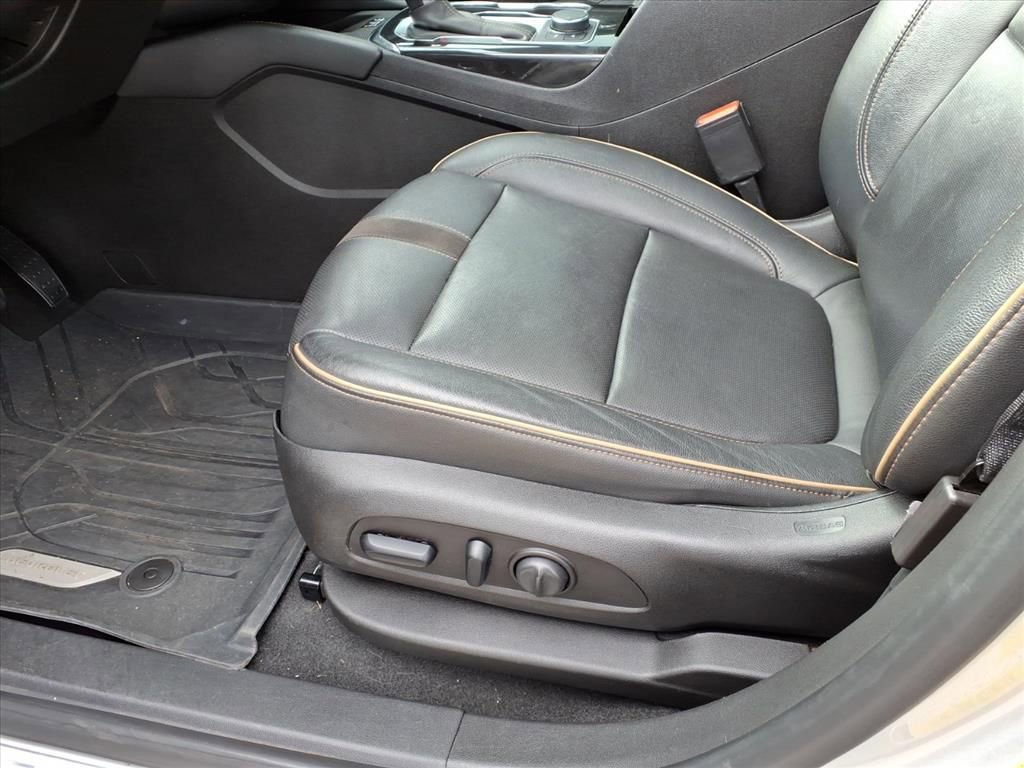 Used 2019 Chevrolet Blazer Premier w/ Sun and Wheels Package image 16