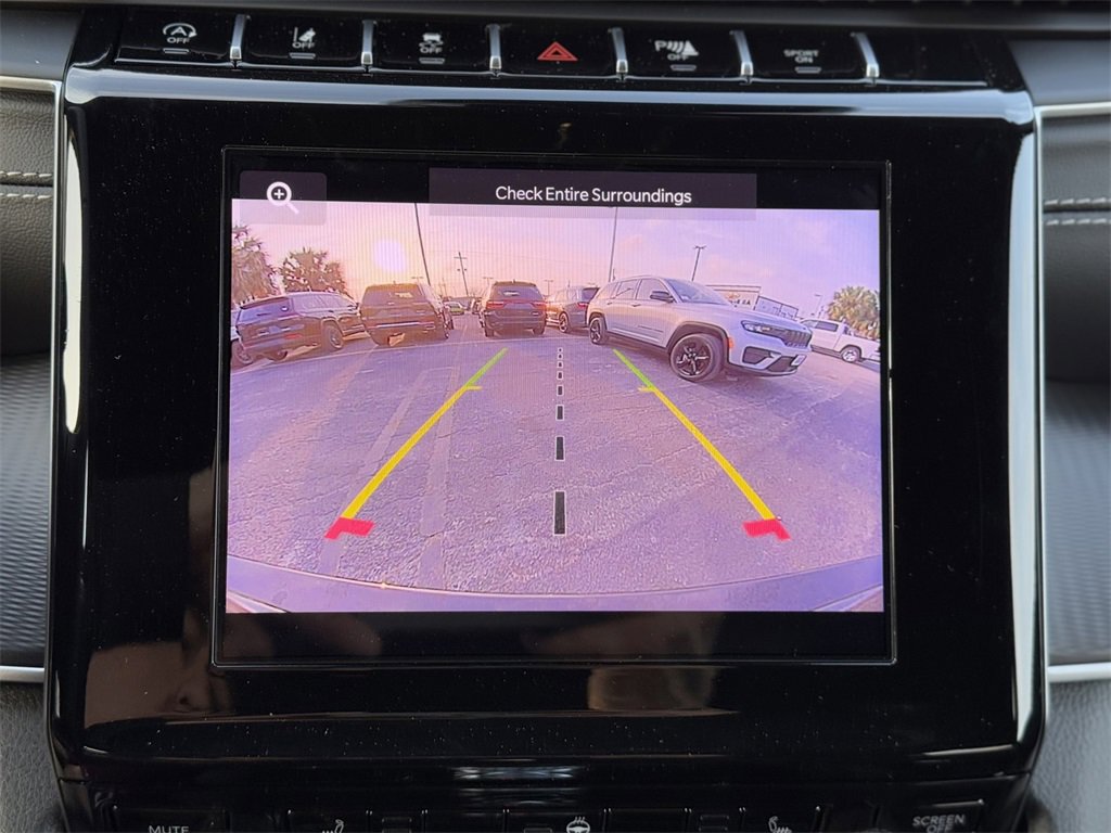 New 2025 Jeep Grand Cherokee Laredo w/ Luxury Tech Group I image 16