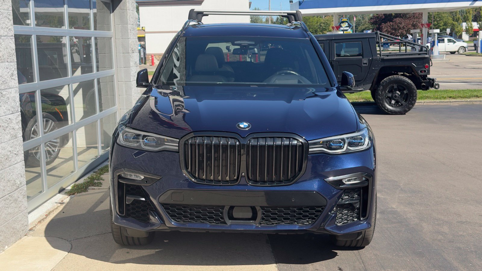 Used 2021 BMW X7 M50i AWD/4WD image 2
