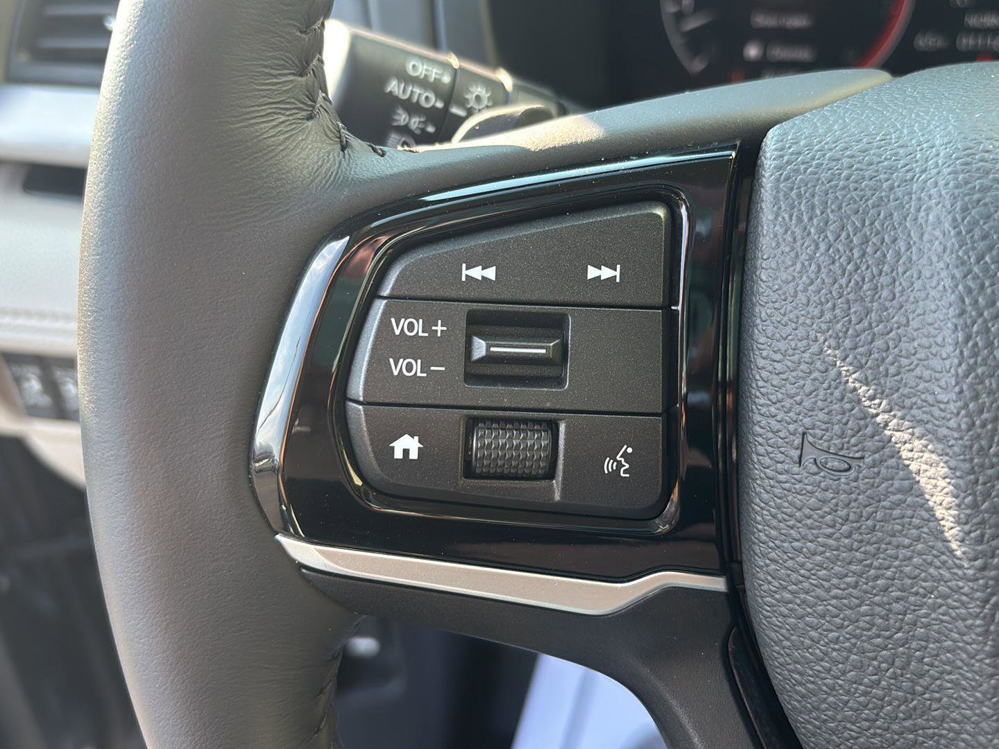 Used 2025 Honda Odyssey Touring image 11