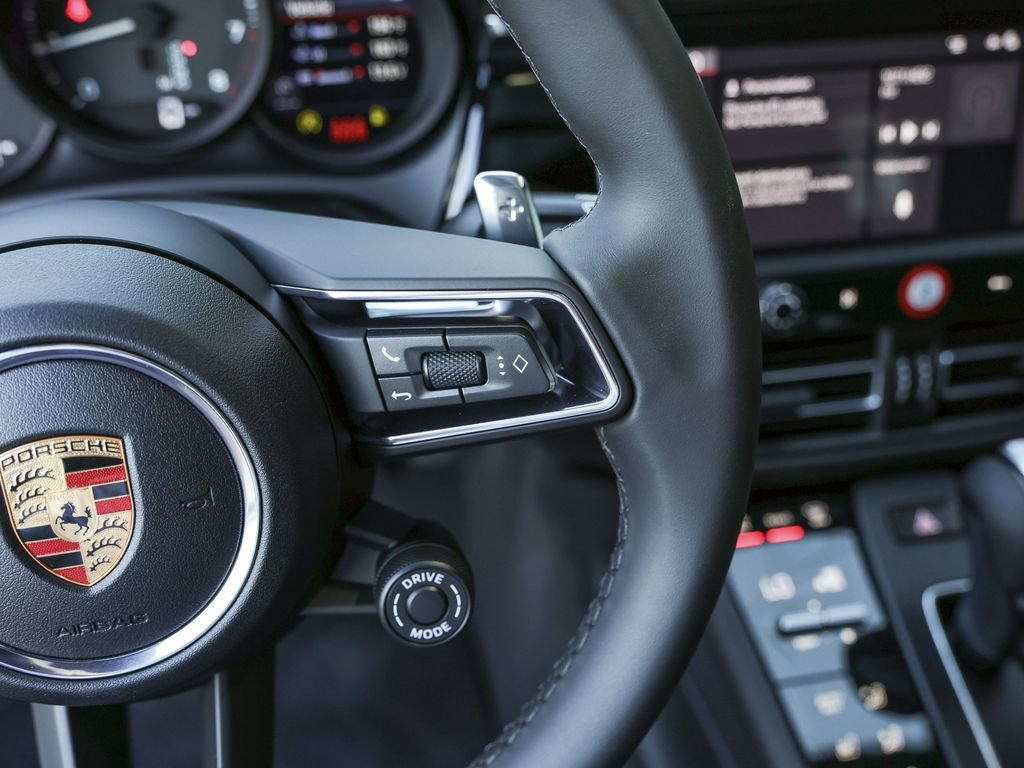 Certified 2026 Porsche Macan AWD/4WD image 18