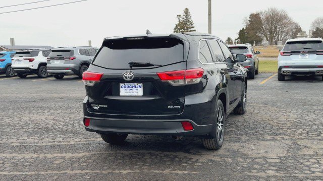 Used 2017 Toyota Highlander SE image 9