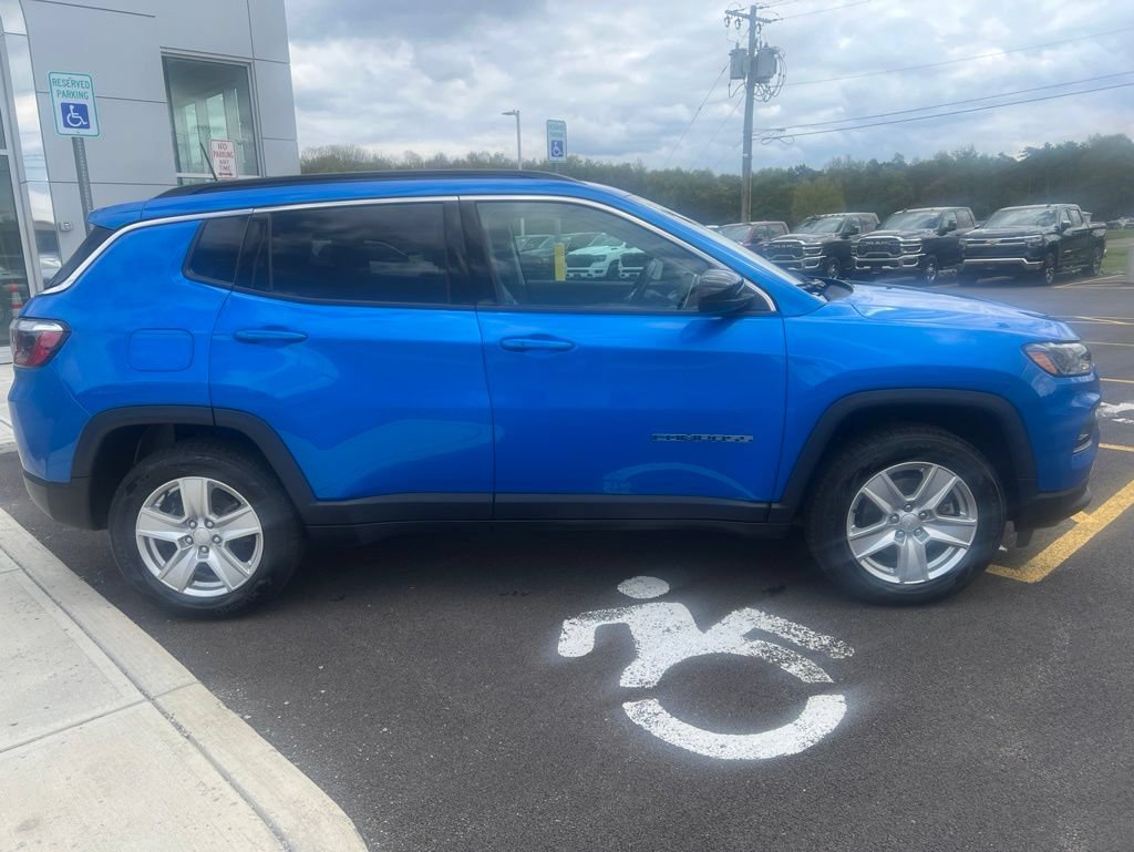 Used 2022 Jeep Compass Latitude w/ Convenience Group AWD/4WD image 9