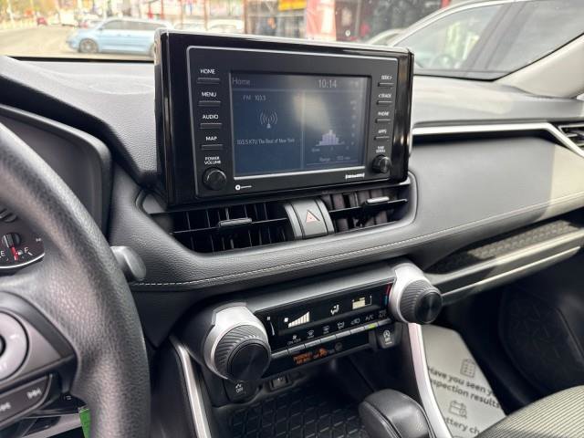 Used 2022 Toyota RAV4 LE image 10