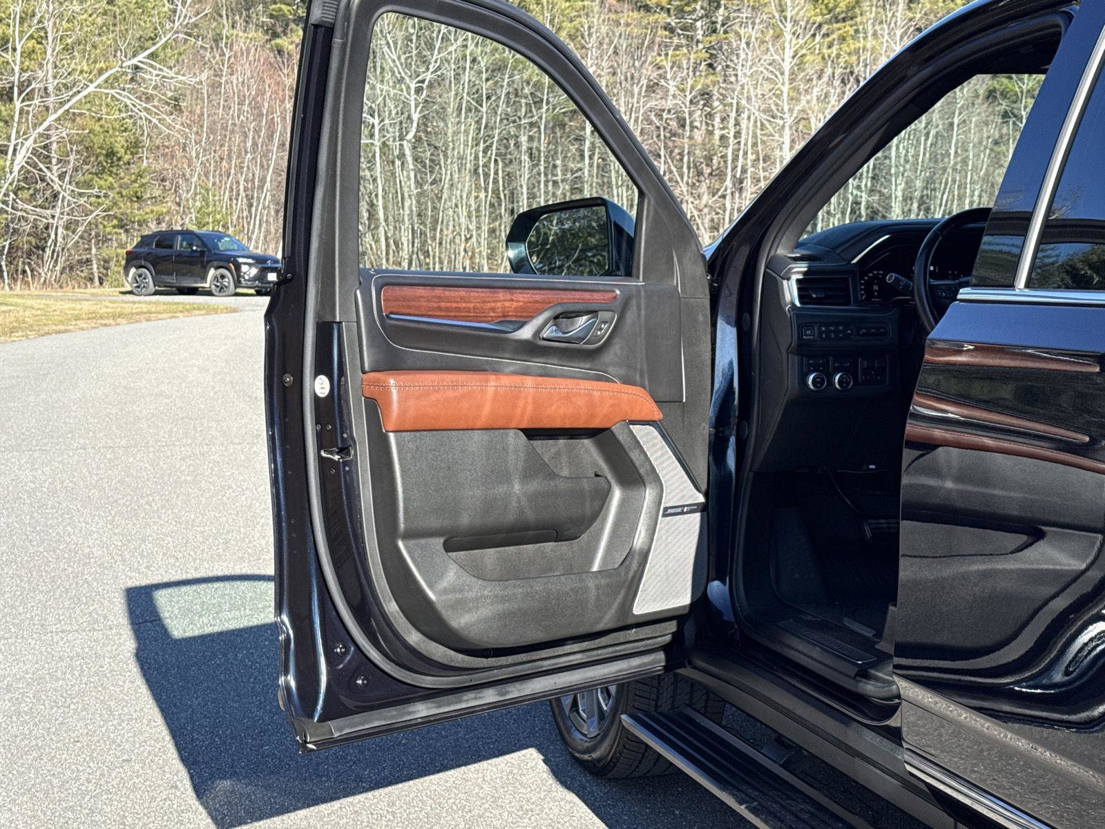 Used 2023 GMC Yukon Denali Ultimate image 11