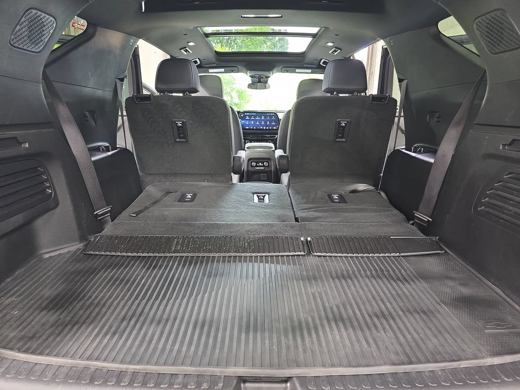 Used 2025 Chevrolet Traverse Z71 w/ Driver Confidence Package AWD/4WD image 14