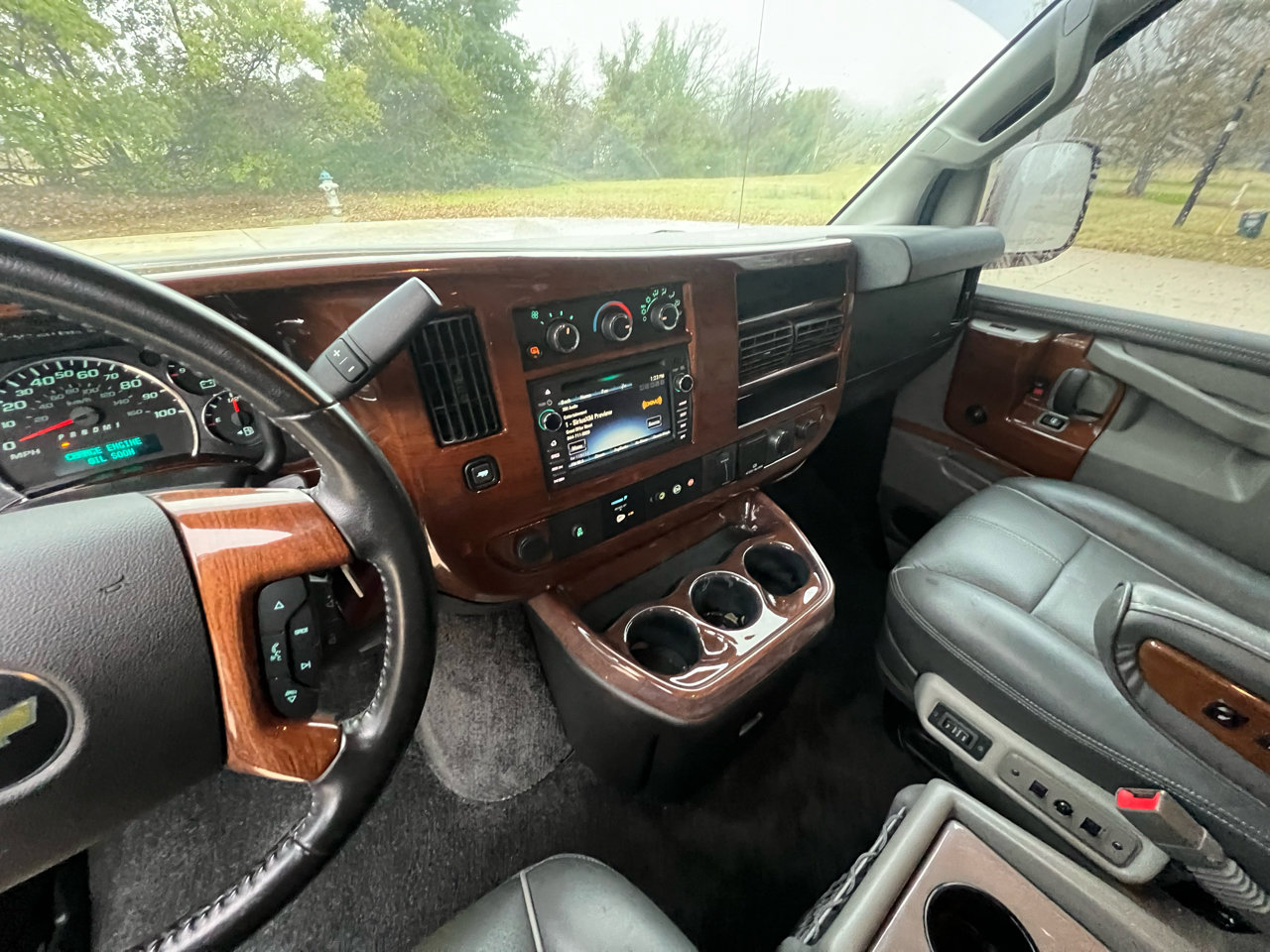 Used 2017 Chevrolet Express 2500 image 21