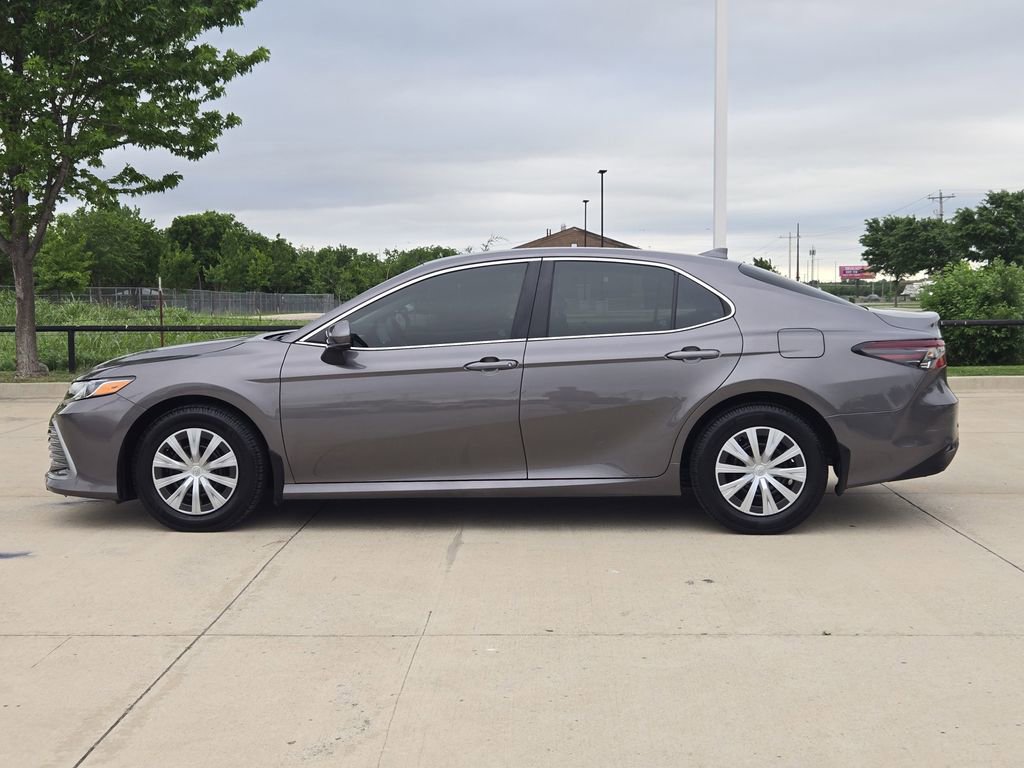 Used 2022 Toyota Camry LE FWD image 4