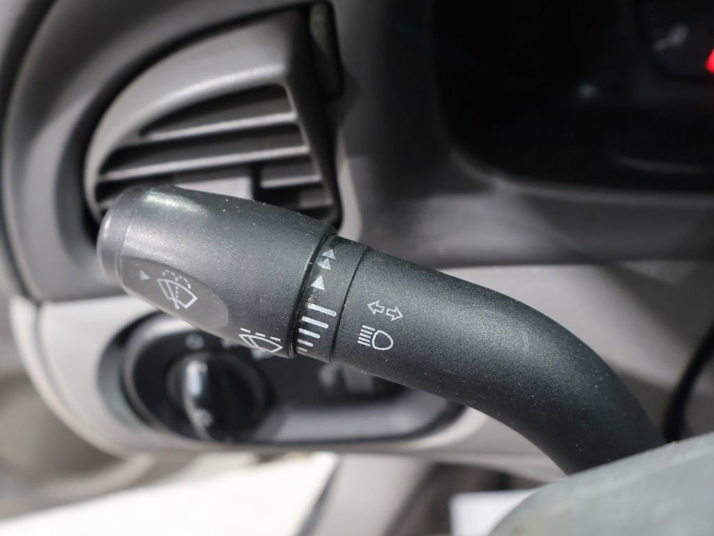 Used 2005 Ford Taurus SE image 28