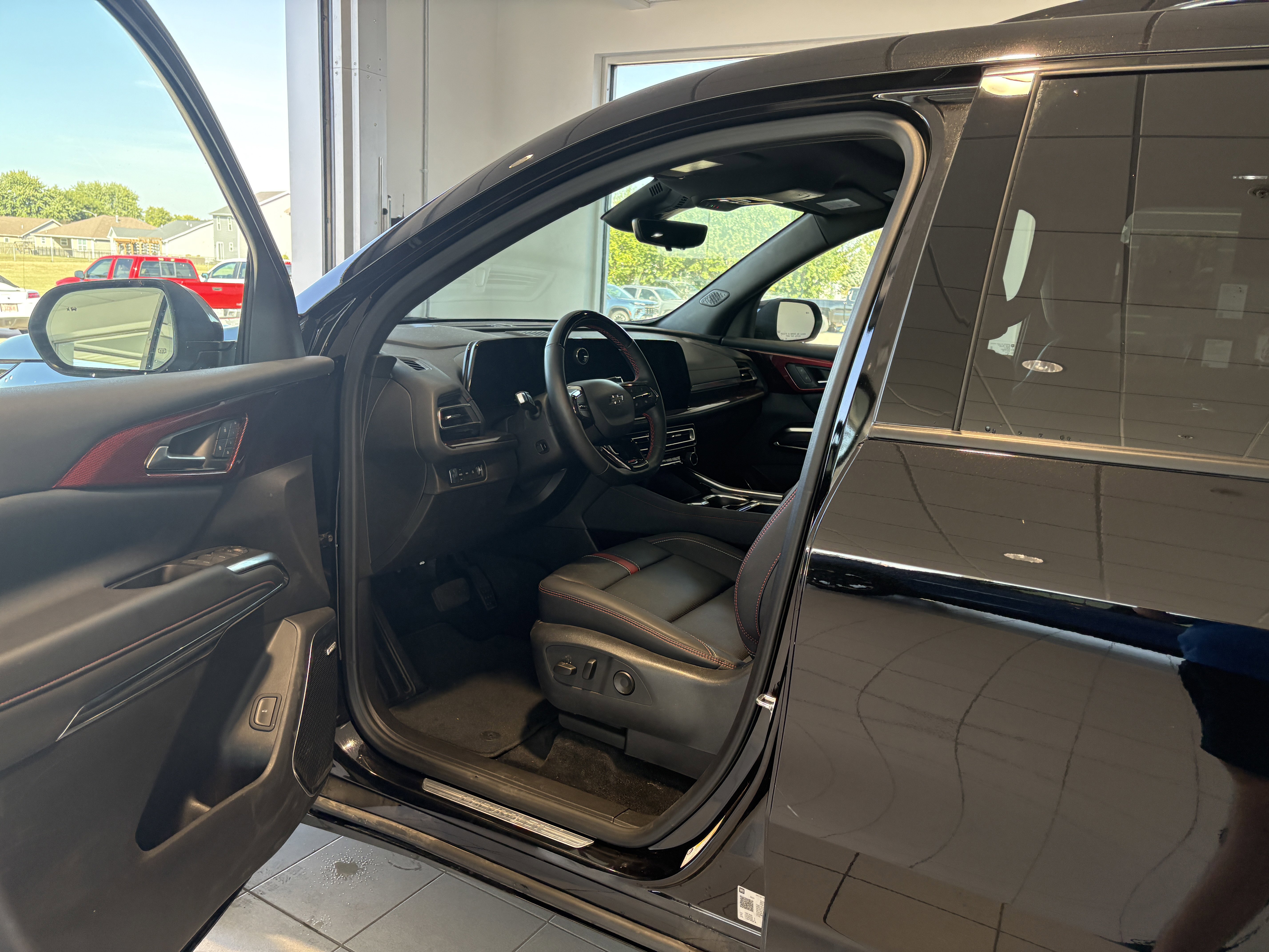 Used 2025 Chevrolet Traverse RS w/ LPO, Floor Liner Package image 9