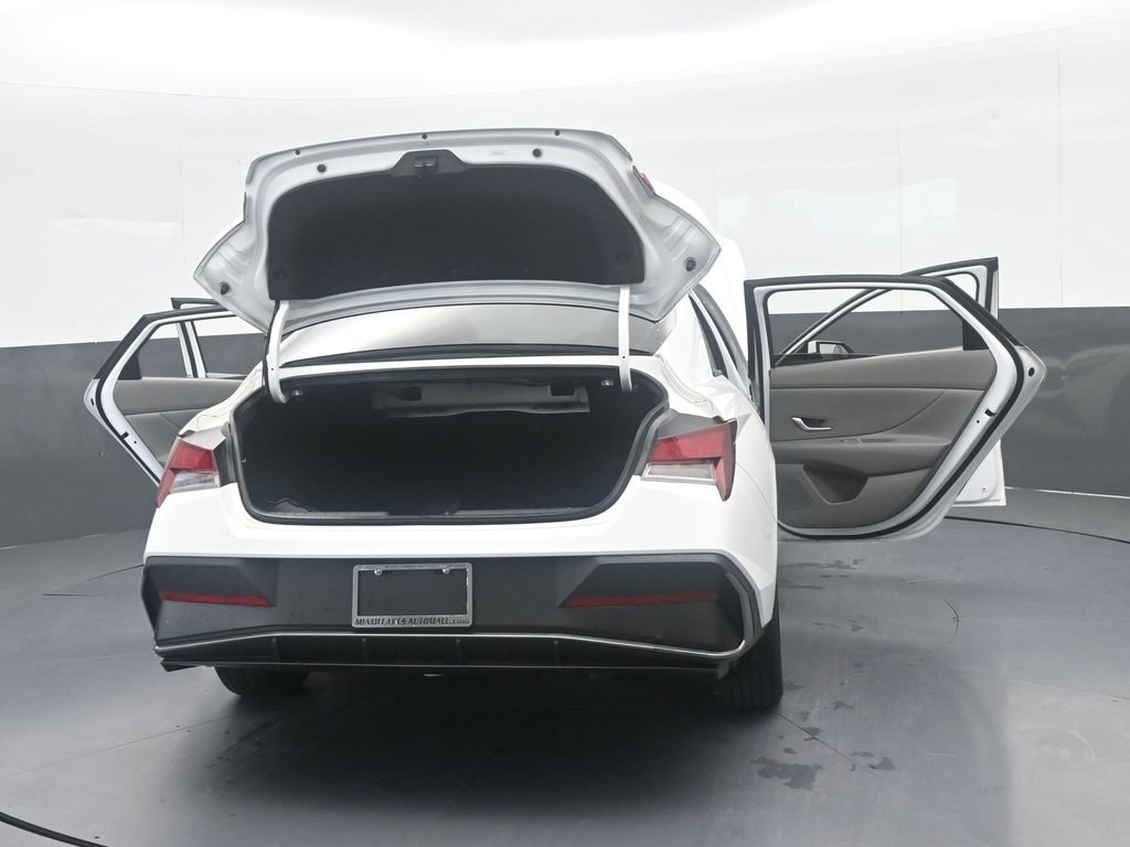 Used 2024 Hyundai Elantra SEL FWD image 74