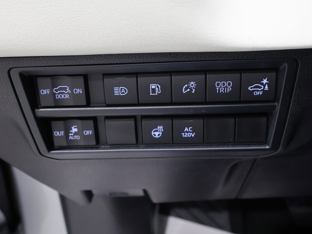 Used 2024 Toyota Sequoia Capstone AWD/4WD image 33