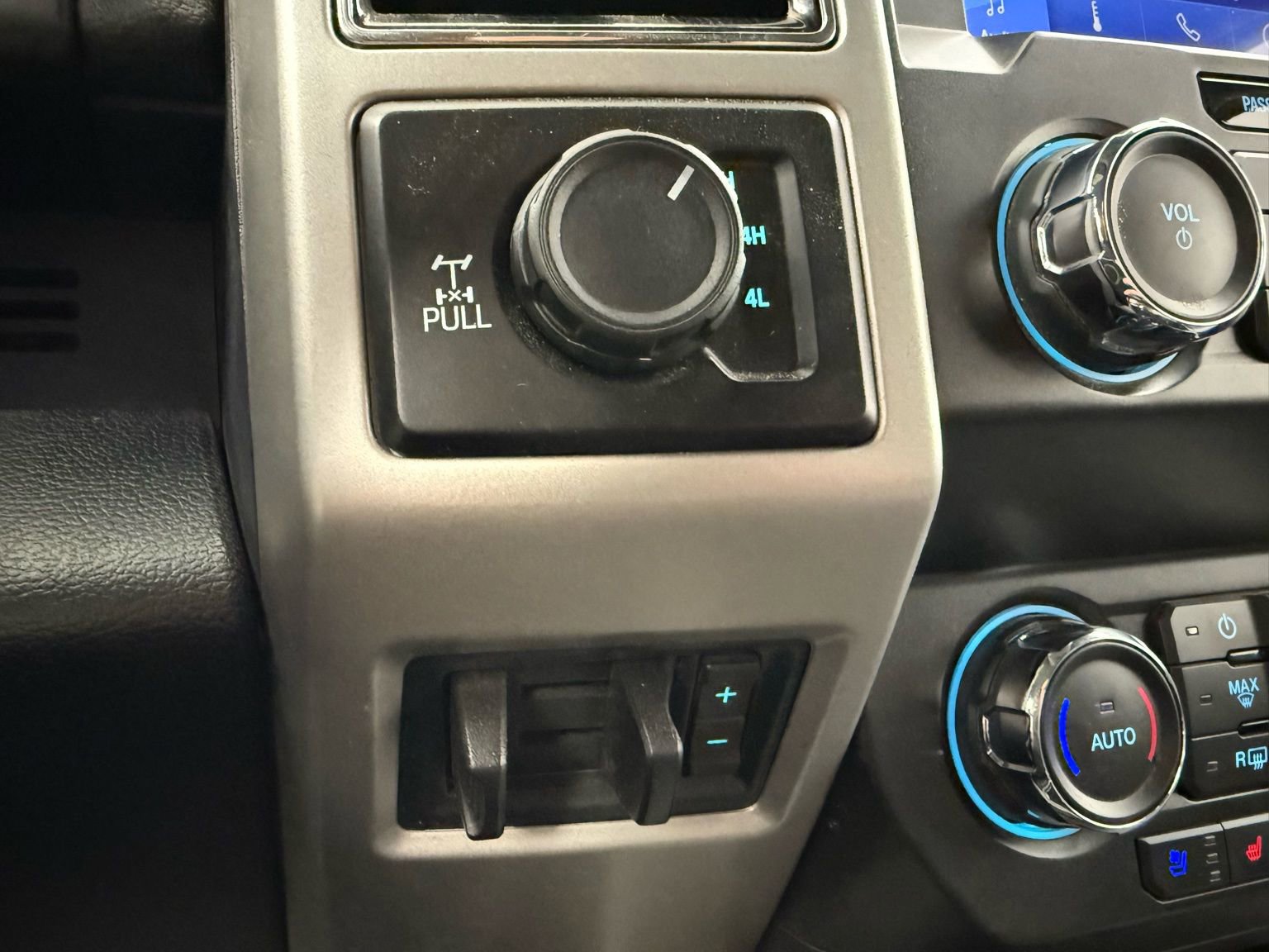 Used 2021 Ford F250 Lariat w/ Lariat Value Package image 25