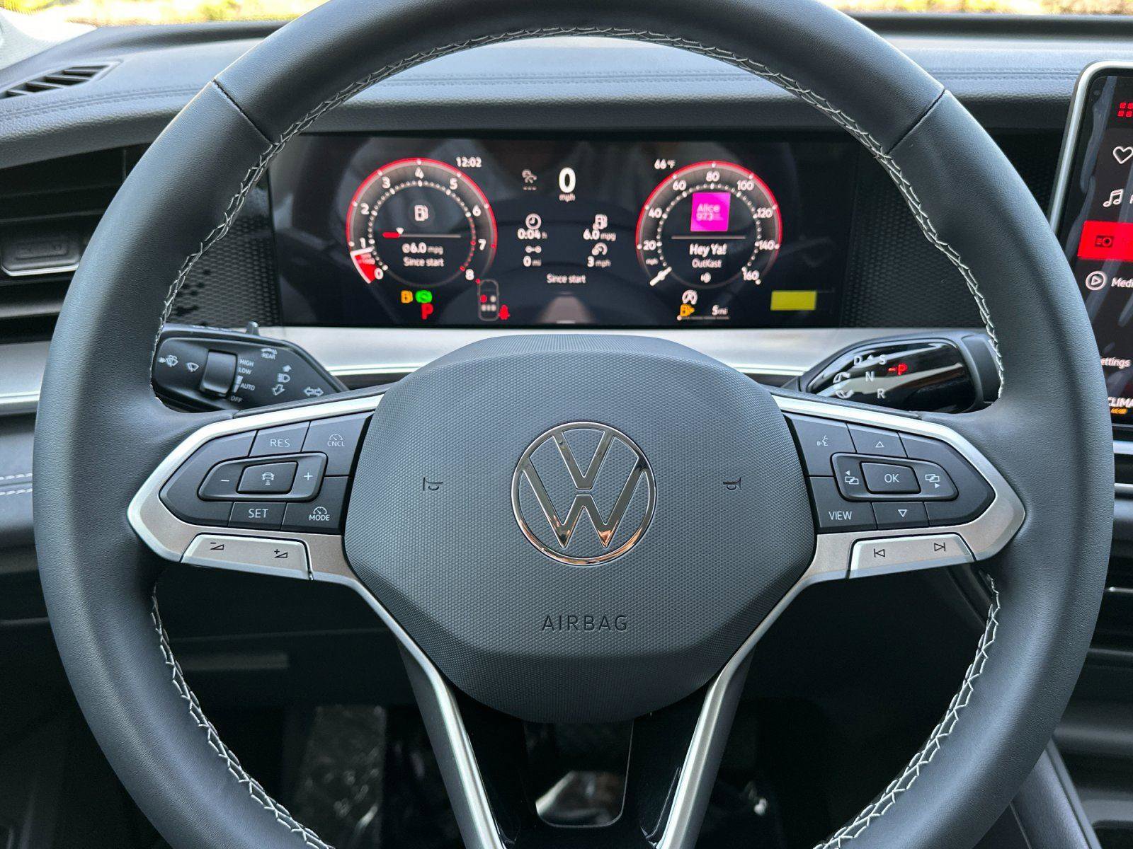 New 2026 Volkswagen Tiguan SE FWD image 22