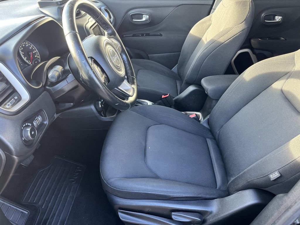 Used 2017 Jeep Renegade Latitude image 13