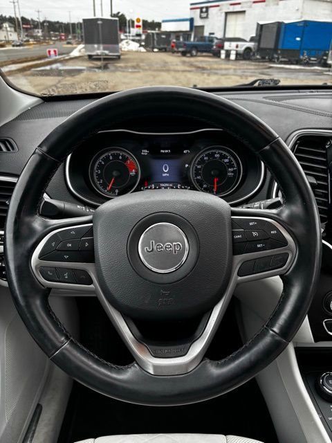 Used 2019 Jeep Cherokee Latitude Plus w/ Cold Weather Group image 25