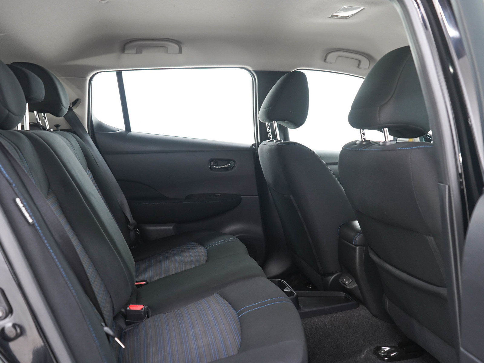 Used 2025 Nissan Leaf S FWD image 12