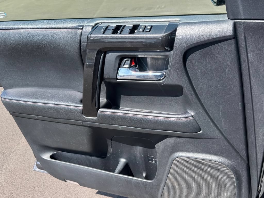 Used 2020 Toyota 4Runner TRD Off-Road AWD/4WD image 17