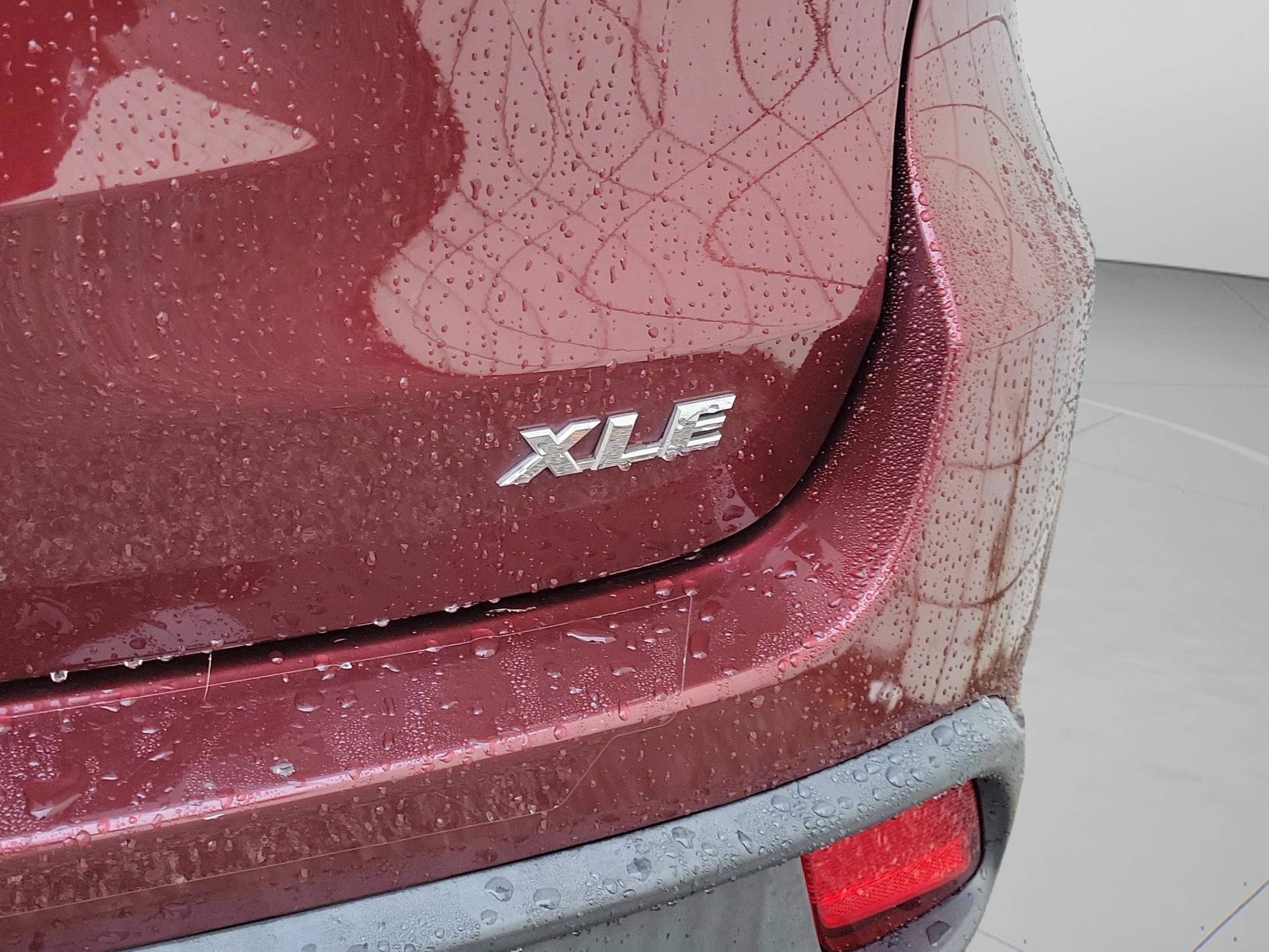 Used 2017 Toyota Highlander XLE image 14