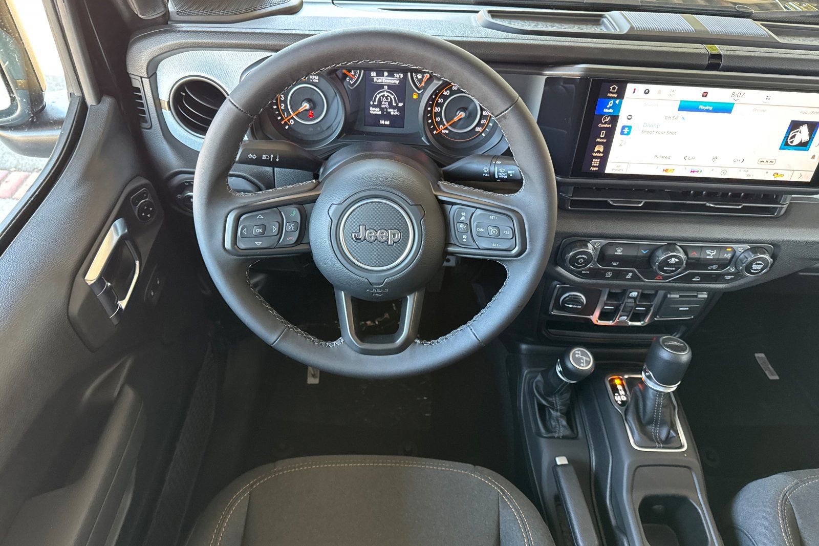 New 2025 Jeep Gladiator Sport AWD/4WD image 13