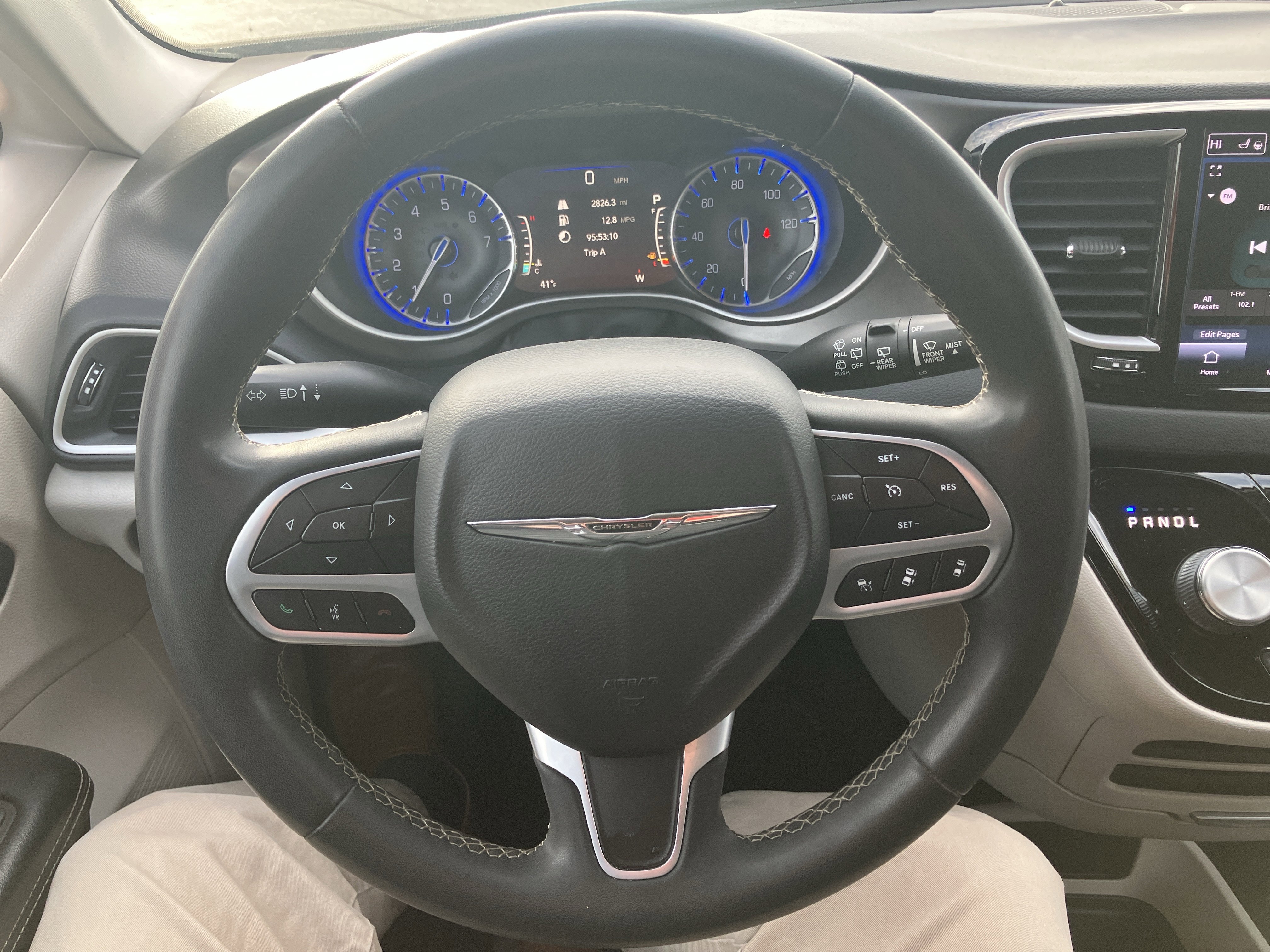 Used 2022 Chrysler Pacifica Touring-L image 6