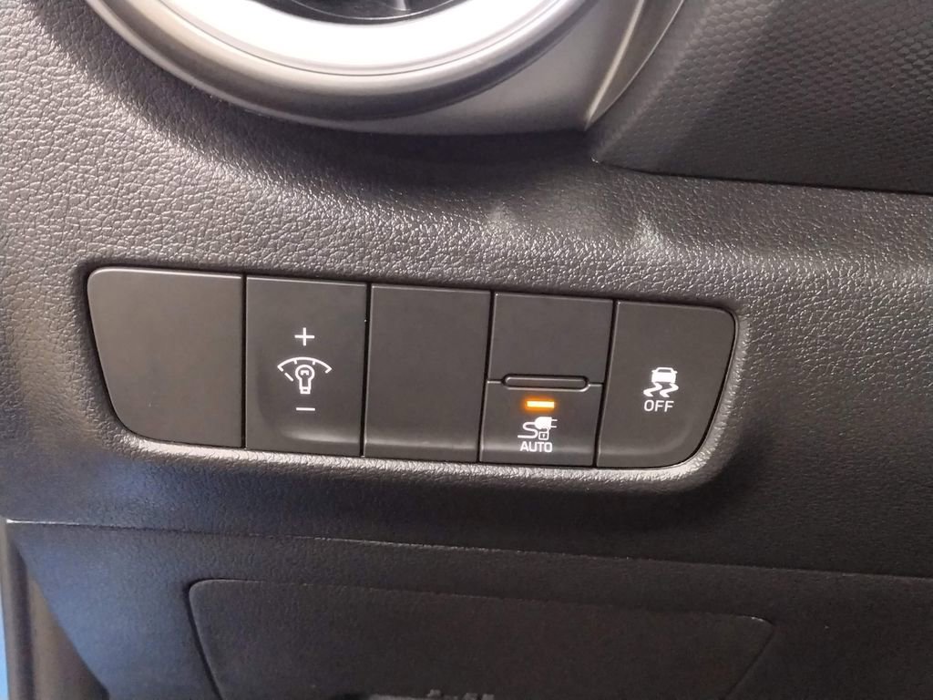 Certified 2022 Hyundai Kona SEL w/ Convenience Package image 20