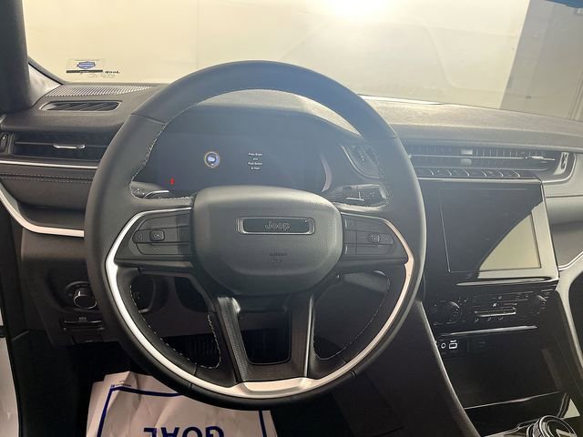 New 2025 Jeep Grand Cherokee Laredo image 16