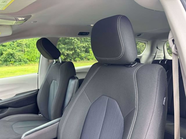 Used 2023 Chrysler Voyager LX FWD image 6