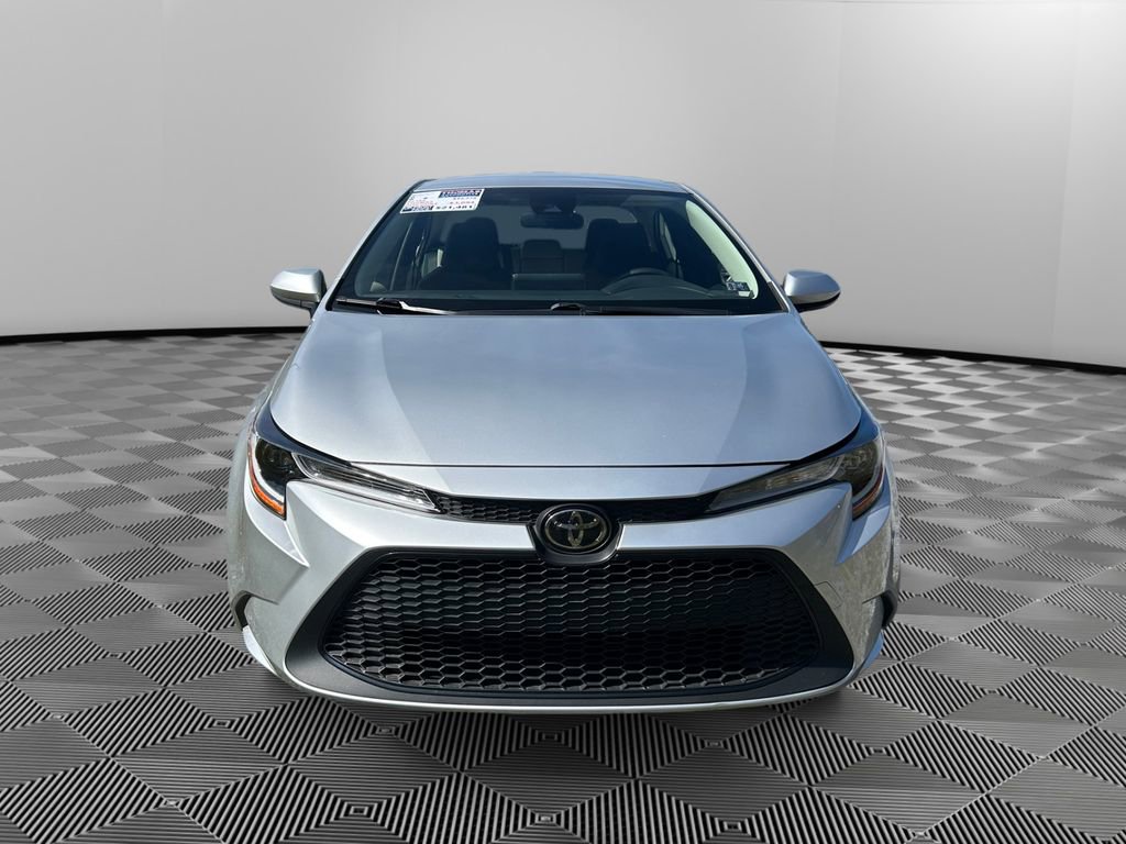 Used 2022 Toyota Corolla LE image 2