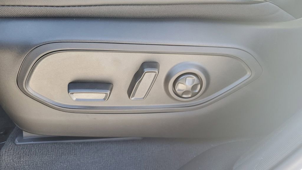 New 2025 Jeep Grand Cherokee L Altitude image 23