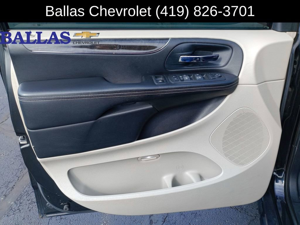 Used 2012 Chrysler Town & Country Touring image 23