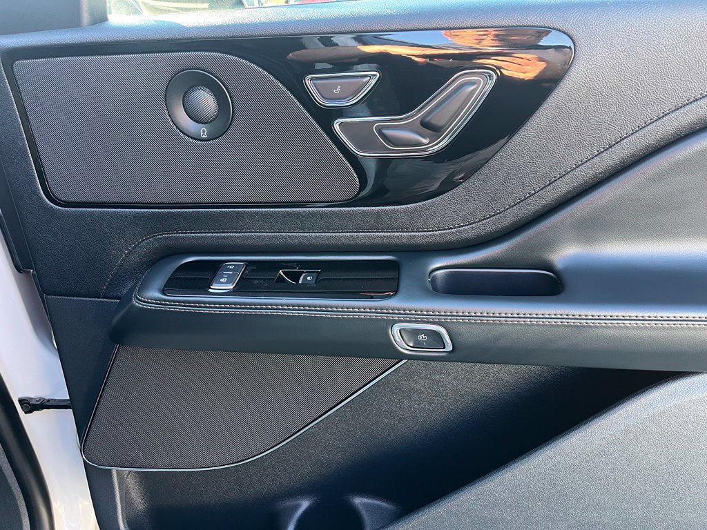 Used 2026 Lincoln Aviator AWD image 23