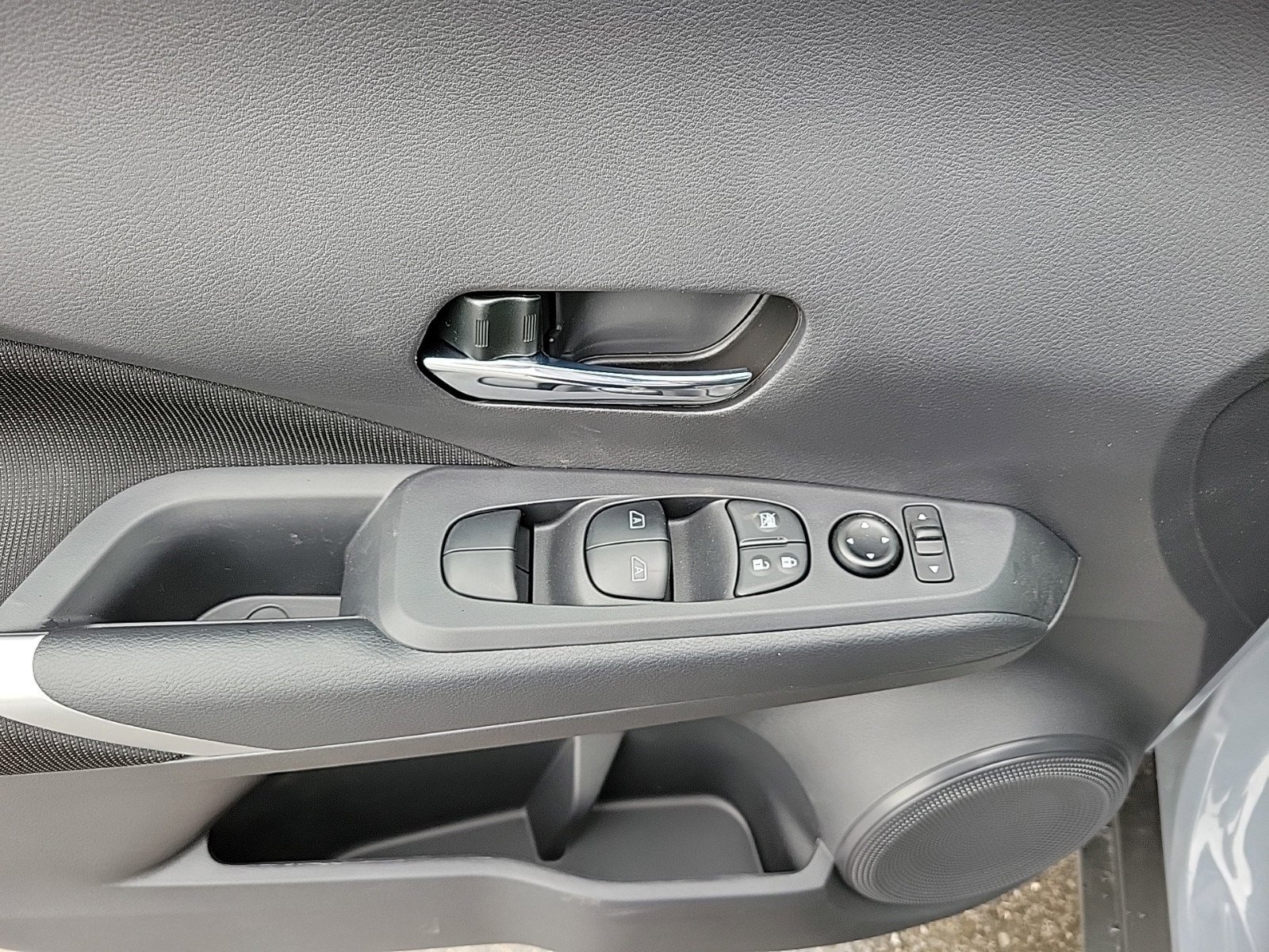 New 2024 Nissan Kicks SV w/ Interior Electronics Package image 14