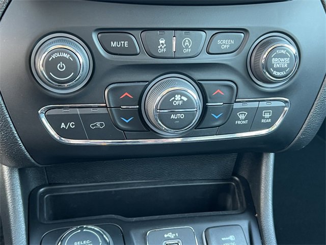 Certified 2021 Jeep Cherokee Latitude Lux w/ Comfort/Convenience Group image 27