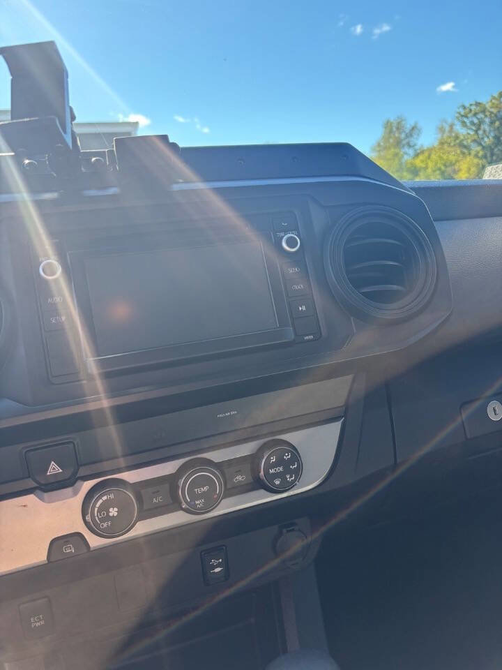 Used 2019 Toyota Tacoma SR image 6