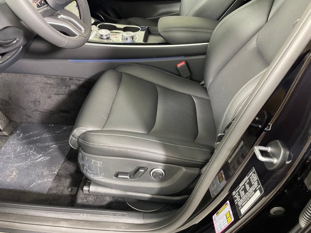 New 2026 Genesis GV70 2.5T AWD/4WD image 18